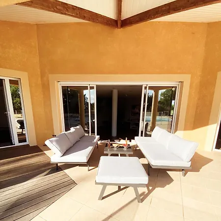 Villa Maoni *